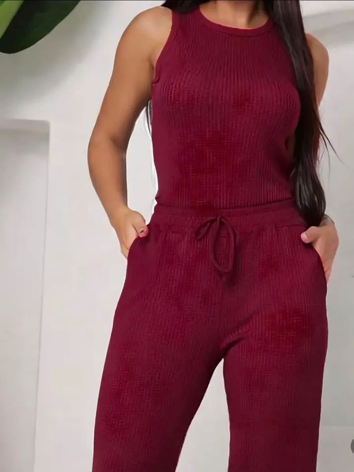 Conjunto vinho de calça pantalona e regata canelada